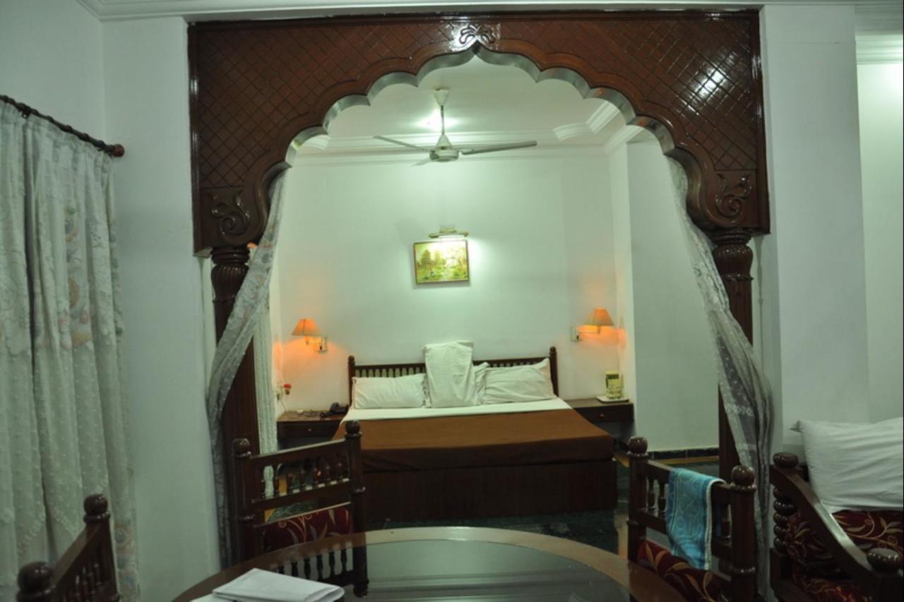 Hotel Chandan Gāndhīdhām Exteriér fotografie